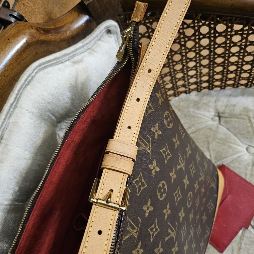 (SoldLouis Vuitton Brown Monogram Sharon Stone amfAR Vanity Caseline Collection. - Picture 10 of 14